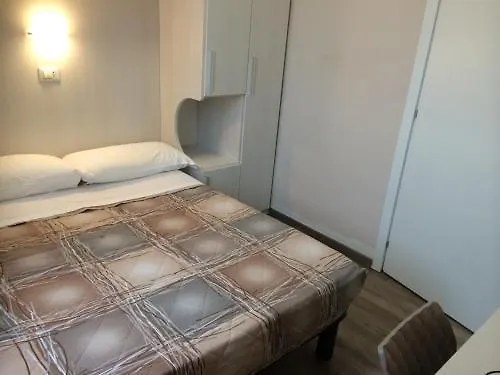 Hotel Kennedy Милан 0*,  Италия